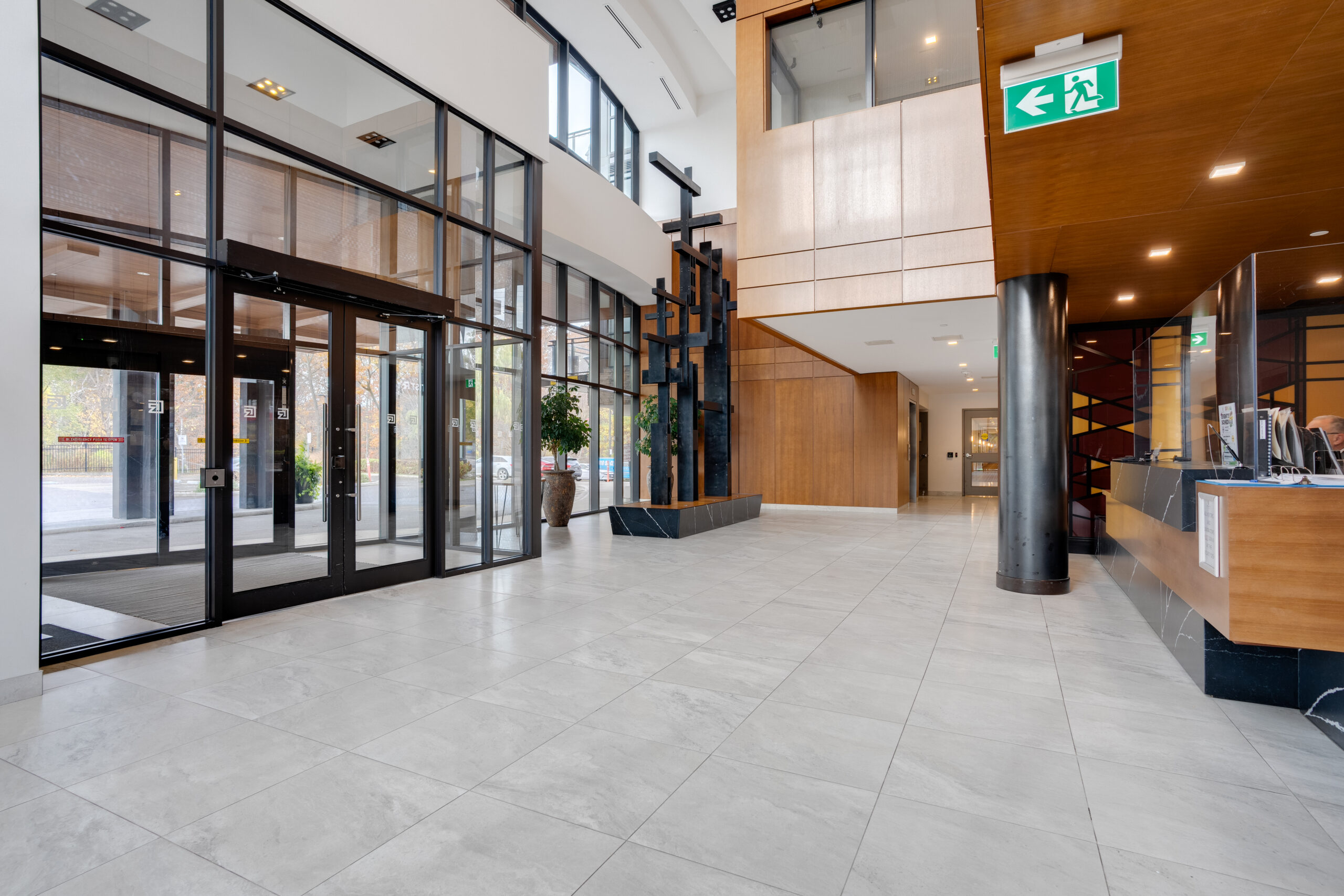 02-1575 Lakeshore Rd W Unit 221-004_enfused