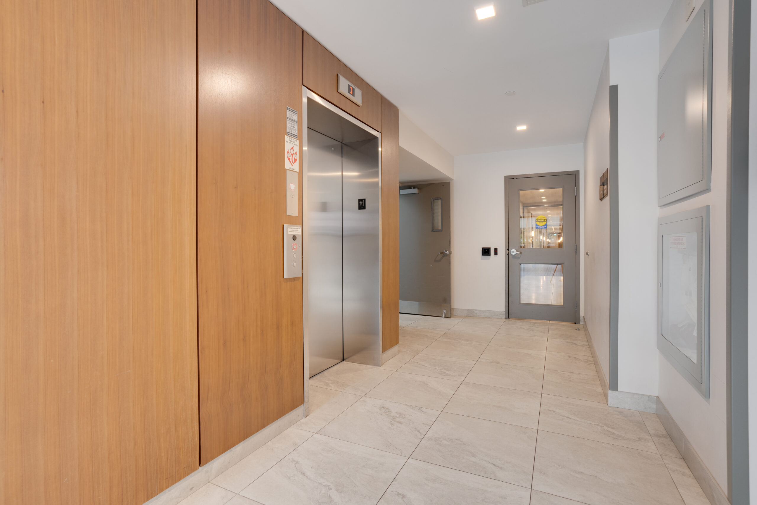 04-1575 Lakeshore Rd W Unit 221-010_enfused